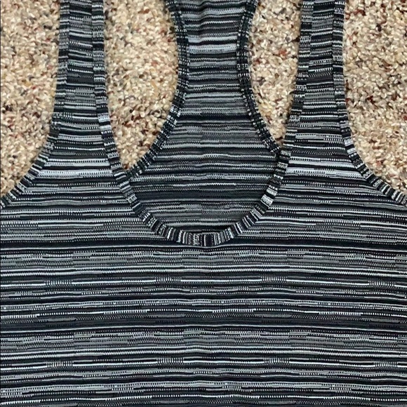 Black/gray Lululemon CRB tank, size 6 - Picture 2 of 6